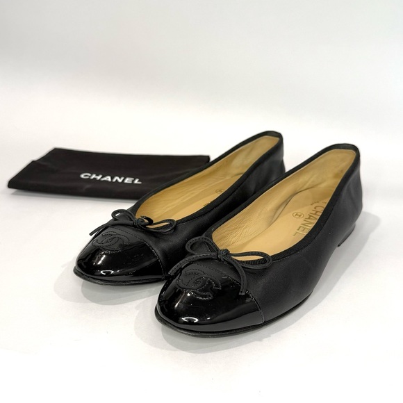 ✨SOLD✨ Chanel Black Lambskin Ballet Flats - Picture 5 of 11